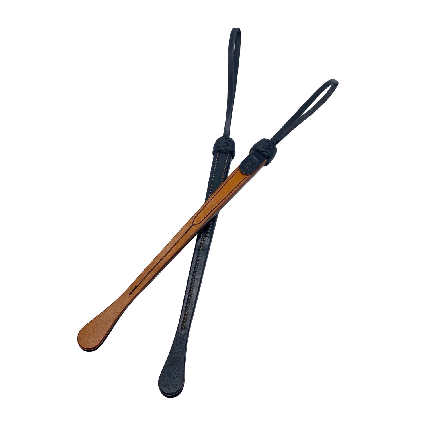 Find dine BDSM slagredskaber. Her et et udvalg af canes, stokke, knibler og ridepiske.